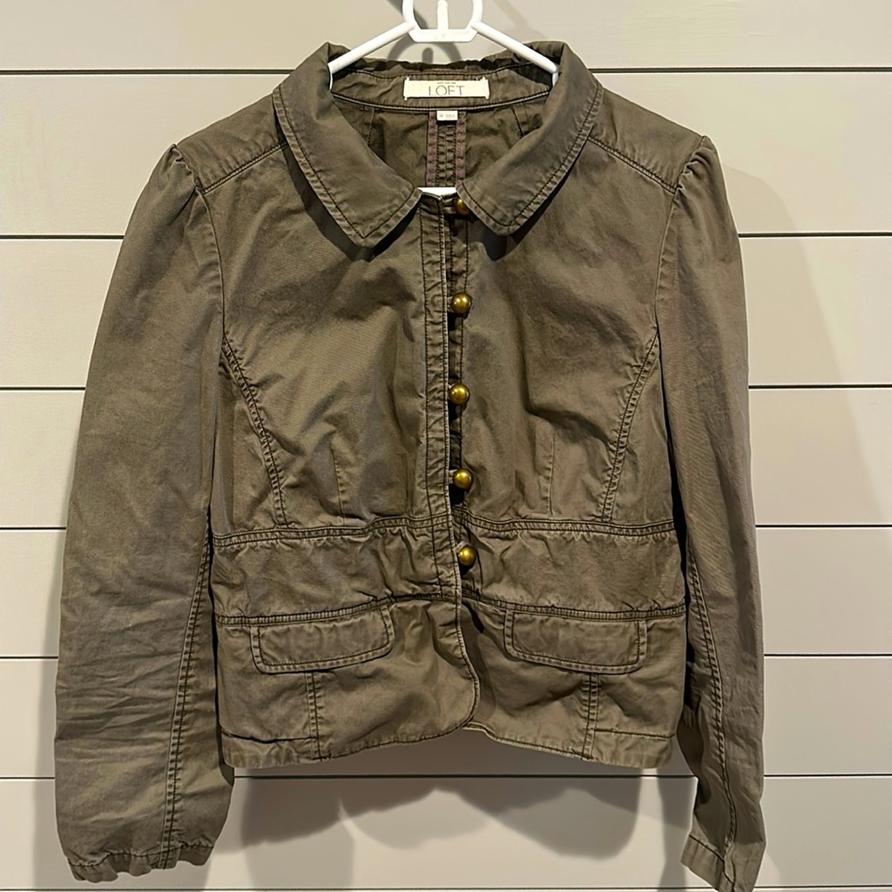 Dress up or dress down this jacket!  Super cute for the fall season.